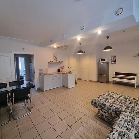 ריגה Camellia Studio Apartment & Parking מראה חיצוני תמונה